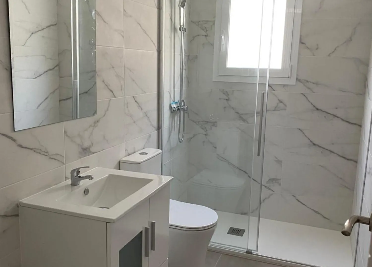 Apartamentos Brisas De Mar 살루 0*,  스페인